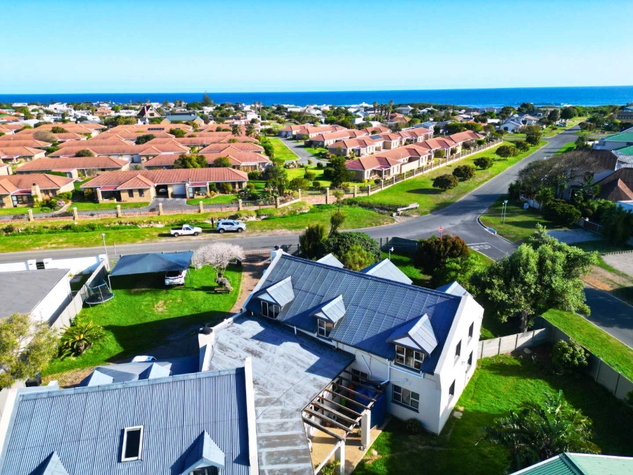 6 Bedroom Property for Sale in Sandbaai Western Cape